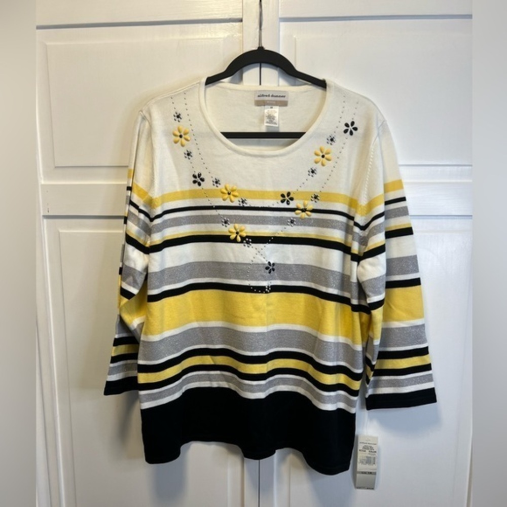 NWT Alfred Dunner Embellished Sweater with Yellow Floral Accents Size Women’s 1X